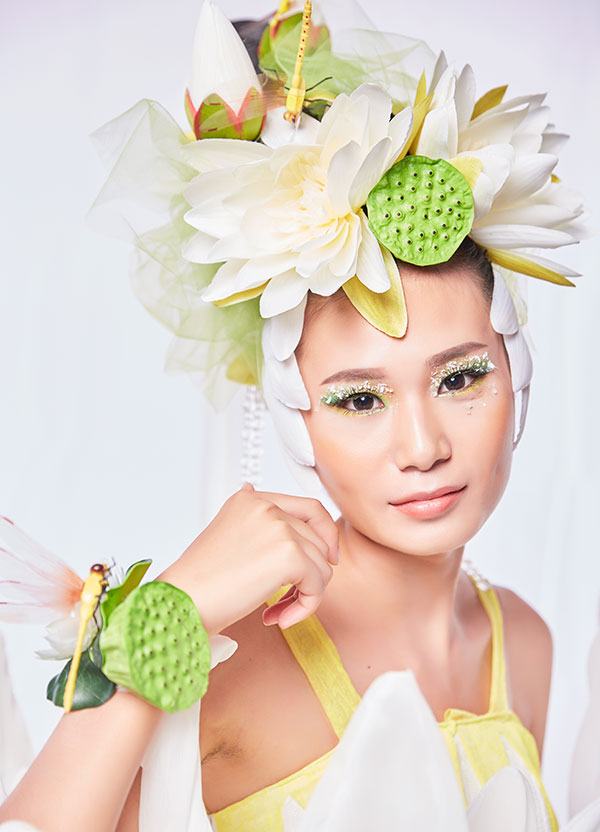《白莲》