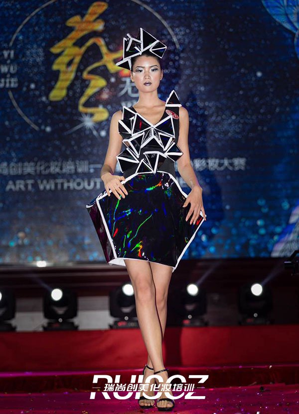 瑞尚创美化妆学校-《幻想未来》